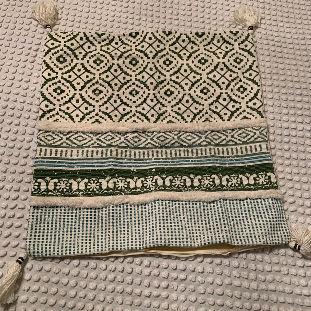 Moroccan Style Boho Tufted Decorative
Throw Pillow Cover with tassels